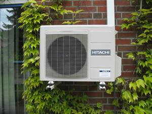 Hitachi Klima Außengerät montiert von Firma Knipping Kälte & Klimatechnik GmbH